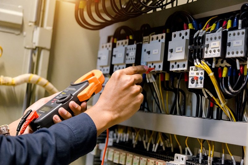 5 Reasons To Have an Electrician Upgrade Your Panel